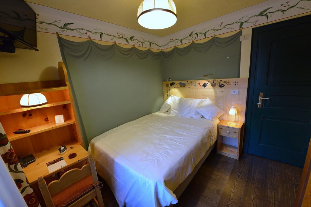 Double Room French Bed